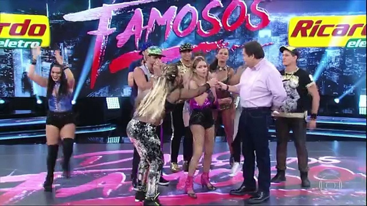 Valesca toma microfone