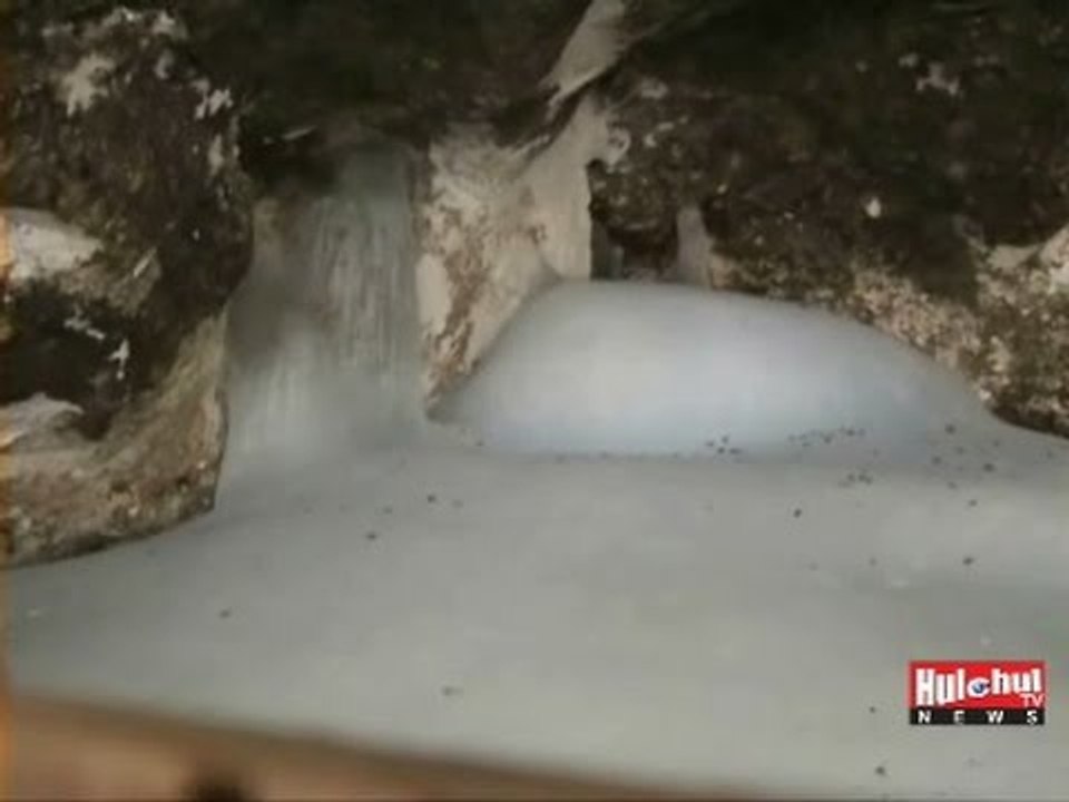 Shiv Lingam Malted at Amarnath Cave | Live Video