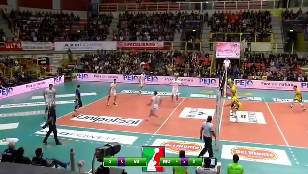 La détente d'Earvin Ngapeth illustrée par cette superbe feinte - Volley