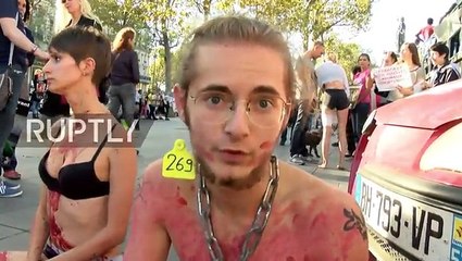 Des végétaliens se font marquer au fer rouge pour défendre la cause animale