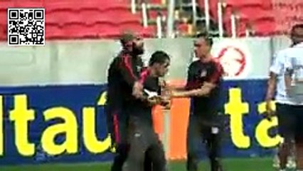 Anderson, takım arkadaşının burnunu kırdı!