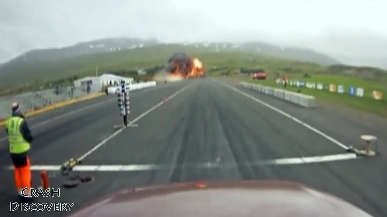 Footage of aircraft crash in Iceland