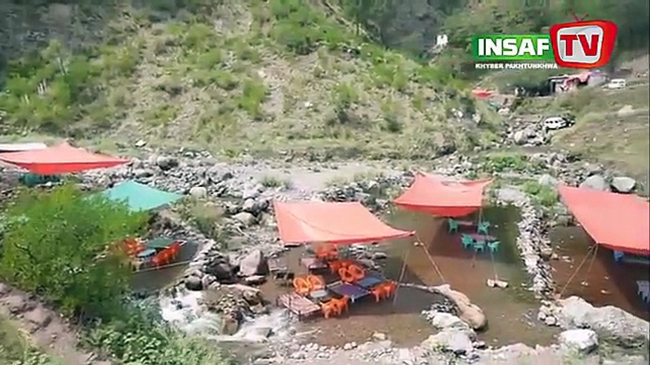 Watch How People of Abbottabad Praising Imran Khan For His Good Work