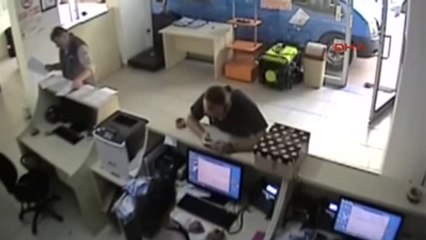 Hollywood Tasarımcısına Film Gibi Dolandırıcılık