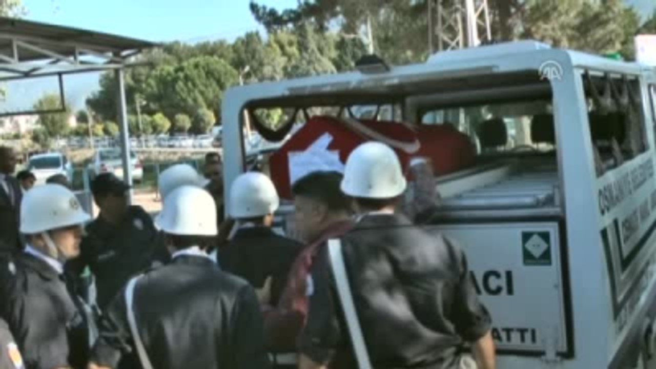 Deaş'ın Hücre Evine Yönelik Operasyonda Şehit Olan Polis Hüseyin Cengiz'in Cenazesi