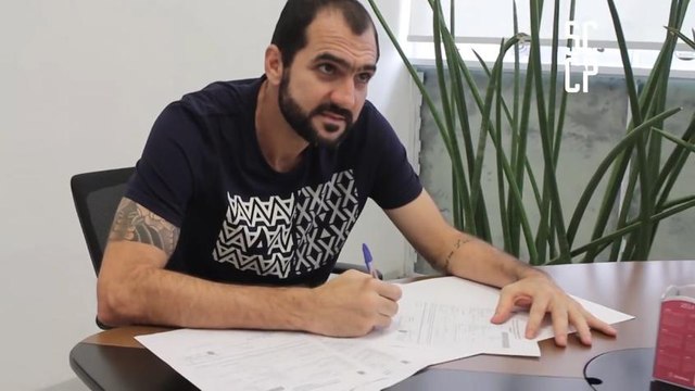 Danilo renova com o Corinthians até o fim de 2017 e manda recado para a torcida