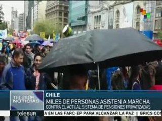 Miles de chilenos marchan para rechazar sistema de pensiones