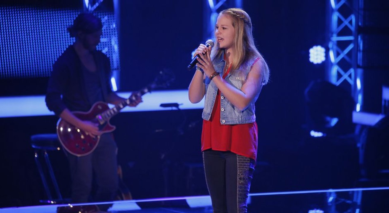 I Knew You Were Trouble (Emily) - The Voice Kids | Blind Auditions | SAT.1