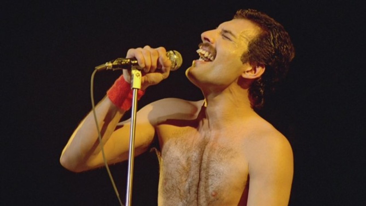 WE ARE THE CHAMPIONS "Queen" LIVE {Miros Mar} ¸ ¸.•*¨*• ♪♫