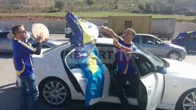 Report TV - Rusi 2018, 10 mijë tifozë mësyjnë drejt ''Loro Boriçi'', përkrahin Kosovën