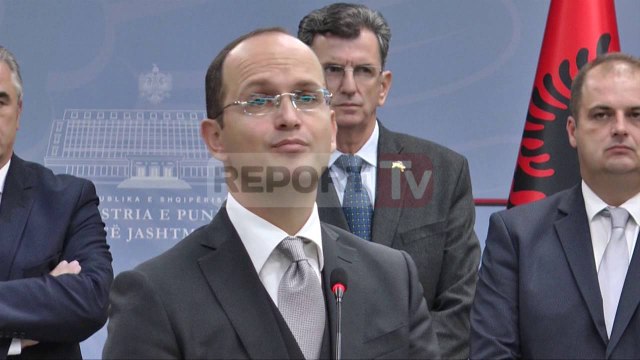 Report TV - Partitë shqiptare në Mal të Zi takojnë Bushatin:Jemi grupuar në 3 koalicione