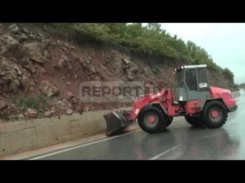 Report TV - Rrëshqitje dherash e gurësh në rrugën e Kombit, shkak shiu i dendur