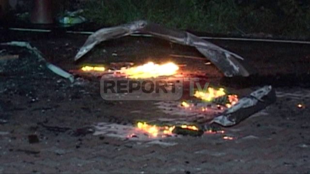 Report TV - Shëngjin, shkrumbohet nga flakët kati i 5-të i një hoteli, s'ka të lënduar