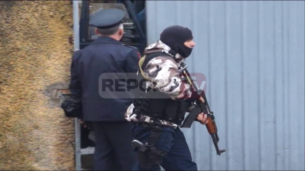 Report TV - Shkodër, Jozef Jozef Mujeci mbërrin nën masa të rrepta sigurie në gjykatë