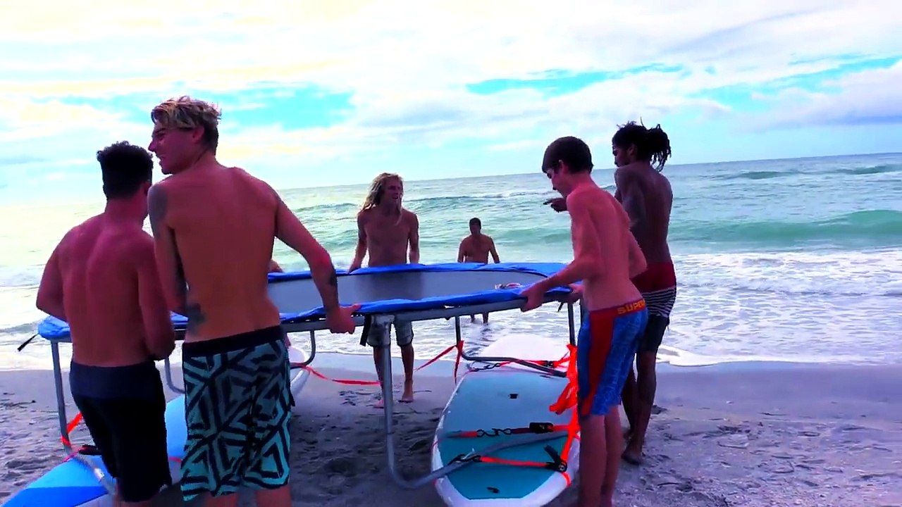 Nouveau sport de dingue : trampoline-surf