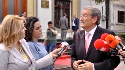 Report TV - Gryka: Berisha don të marrë me dhunë Shoqatën “Azem Hajdari”