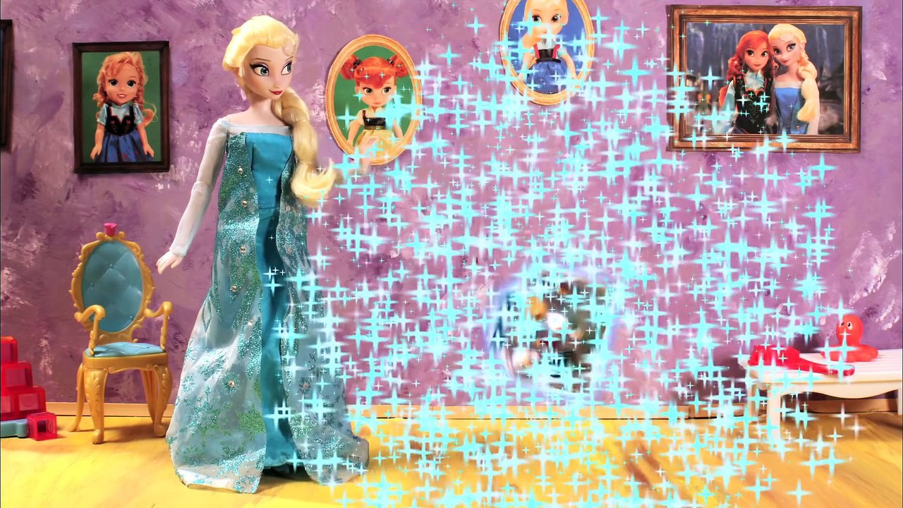 Disney Princess Anna Doll Opens Mini Elsa Animators Playset - Stop Motion Frozen Movie Clips