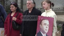 Report TV - Gjirokastër, nostalgjikët përkujtojnë 108-vjetorin e lindjes së Enver Hoxhës