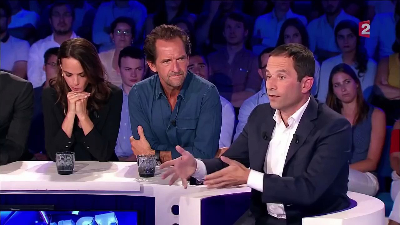 "Une ambition intime" : Karine Le Marchand essuie un refus