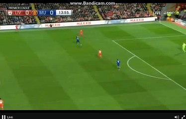 Marcus Rashford dribbles past his opponents - Liverpool vs Manchester United - 17.10.2016