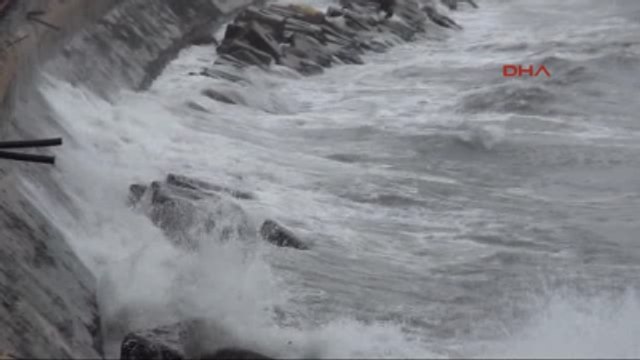 Tekirdağ'da Şiddetli Lodos Nedeniyle Feribot Seferleri Iptal Edildi