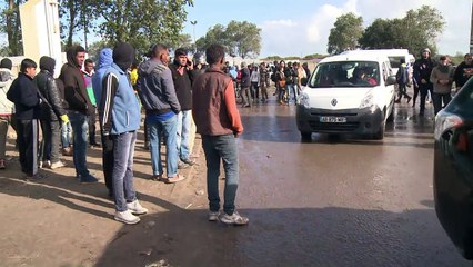 Continúa la construcción del muro antiinmigrantes en Calais