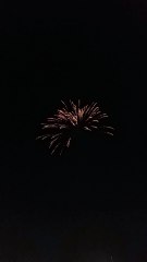 Feu d'artifices gerbe dorée en final du show de "Lucifeu"