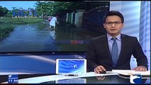 Banjir Surut, Warga Cipinang Sibuk Bersihkan Lumpur Sisa Banjir