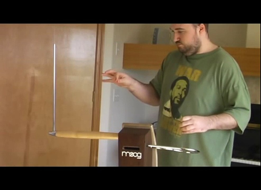 Jouer "Take on me" sur une harpe sans cordes !