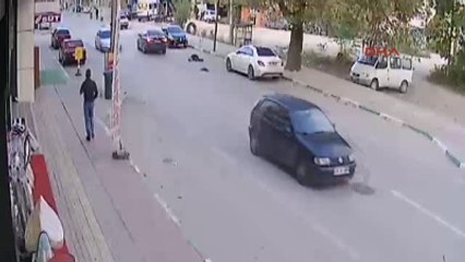 Bursa Oğlunun Yeni Işyerini Ziyaretten Dönen Kadına Otomobil Böyle Çarptı