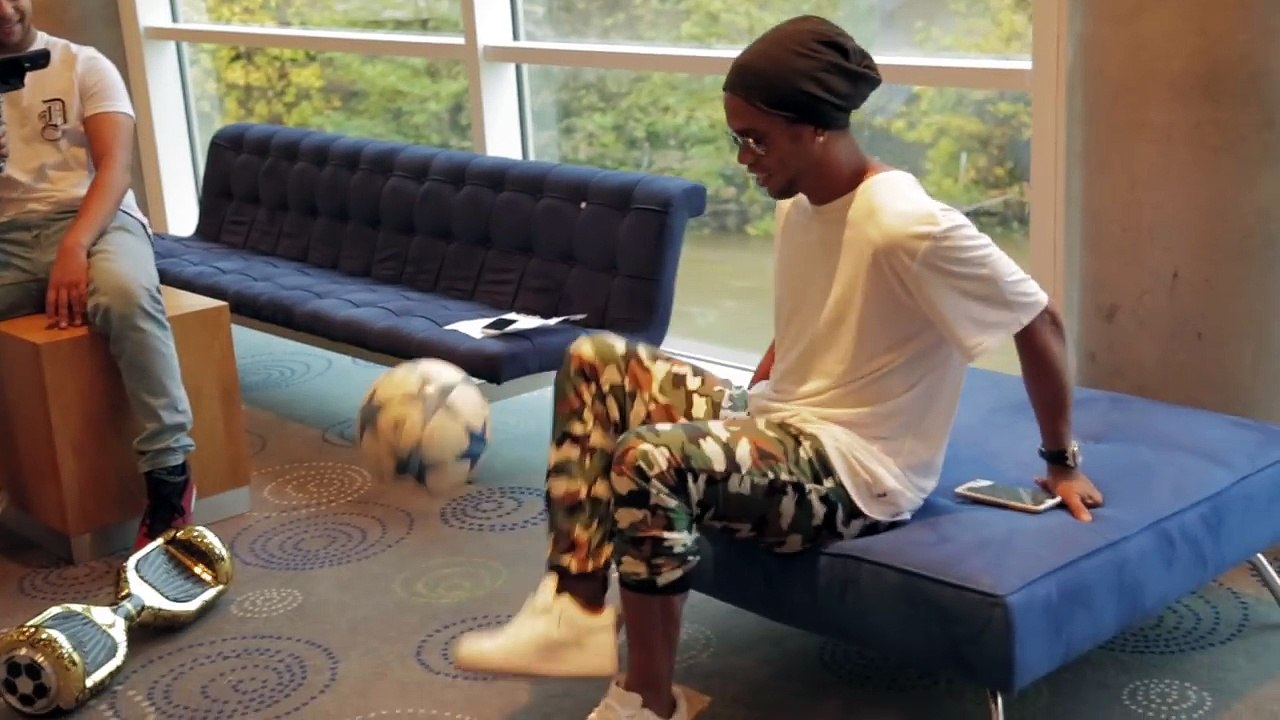 FREESTYLE SKILLS with RONALDINHO!!!
