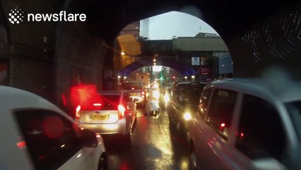 Hundreds of black cabs bring London traffic to a standstill in demonstration