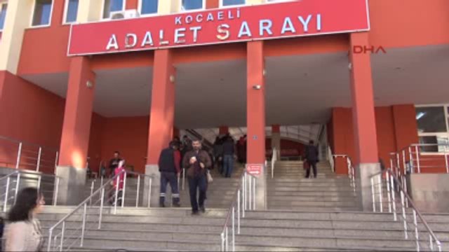 Izmit'te 12 Memur Adliyeye Sevk Edildi