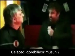 Geleceği gördüğünü söyleyen adamın üstünde ufak bir deney yaptık