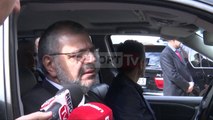 Report TV - Libanezi Mitri rikthehet në Tiranë varros nënën:Dhunuesit!S'di gjë