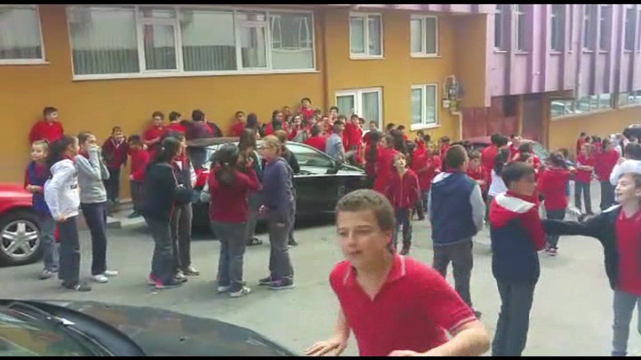 KDZ. EREĞLİ'DE ORTAOKUL ÖĞRENCİLERİ EYLEM YAPTI