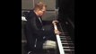 Scott Storch Plays Hit Songs On The Piano!