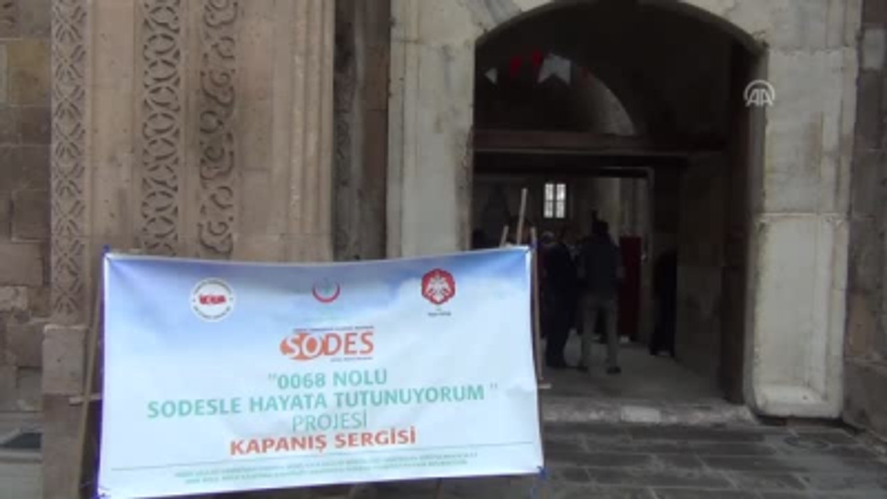 Şizofren ve Madde Bağımlılarından El Işi Sergisi