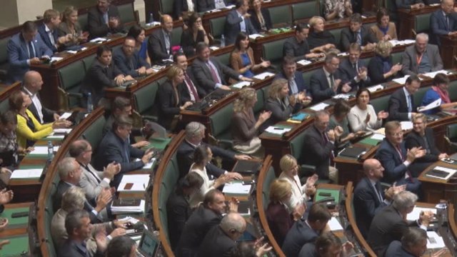 Le gouvernement obtient la confiance du parlement à l'issue d'une semaine tendue