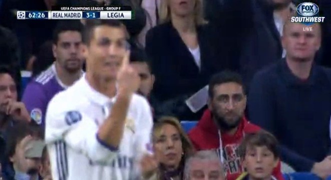 cristiano ronaldo angry about the yellow card Real Madrid 4-1 legia 18.10.2016