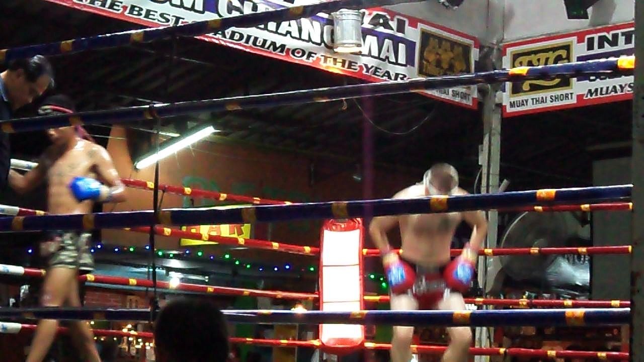 Boxe Thaï salut plus Ram Muai