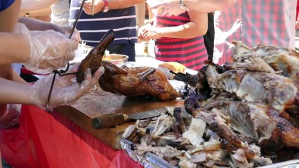 New York City Street Food - Roast Duck and Roast Pork Mantou 燒肉 燒鴨