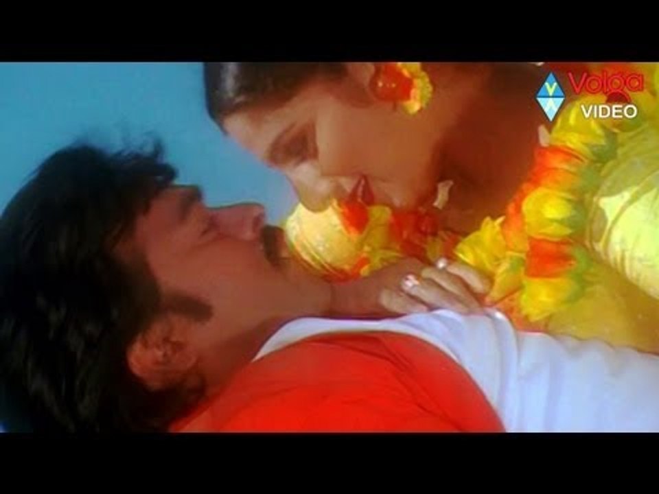 Bavagaru Baagunnara Movie Songs - Navami dashami - Chiranjeevi Ramba