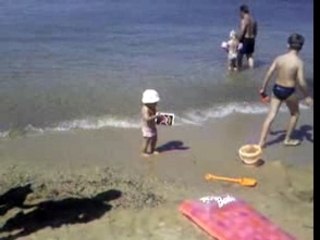 Théo à la plage papy mamy juillet 07