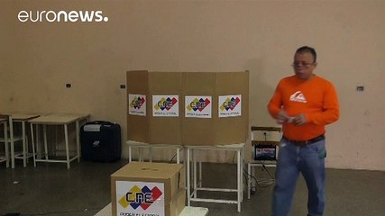 Venezuela adia eleições regionais num clima de crise política