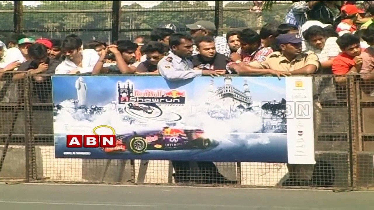 Naga Chaitanya at F1 racing show in hyderabad (05- 04- 2015)-4etAYIZYZNY