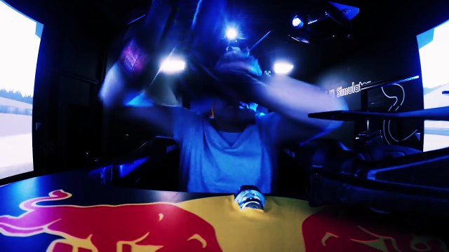 The Red Bull Racing Simulator Challenge - Christian Horner-4IyiTCPhSOo