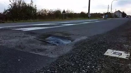 Enorme nid-de-poule à Sivry