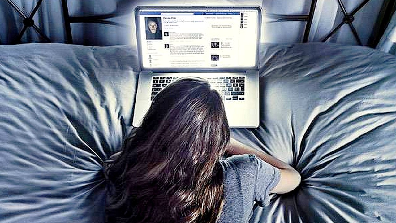 FRIEND REQUEST Bande Annonce VF (2016)