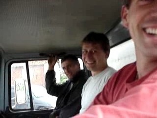 jeunes agriculteurs au volant du camion